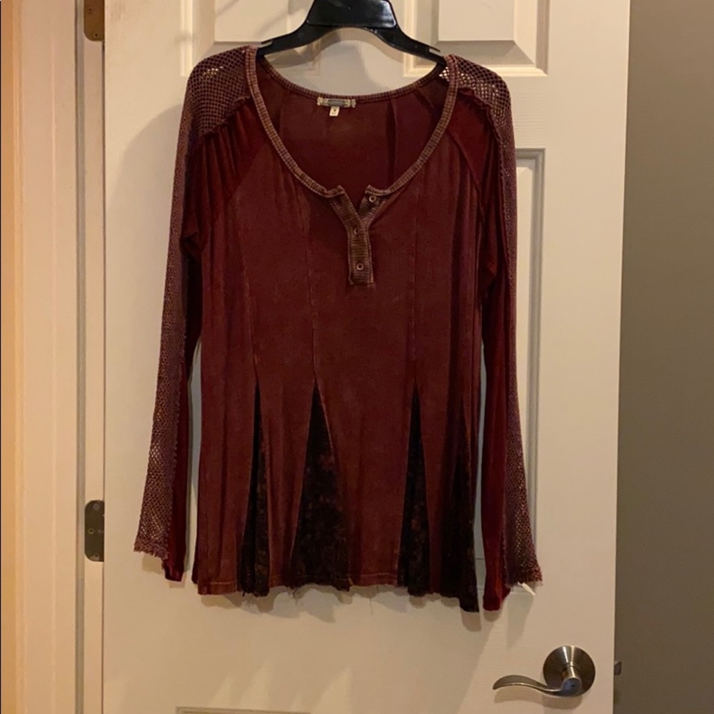 BKE Distressed Long Sleeve Top